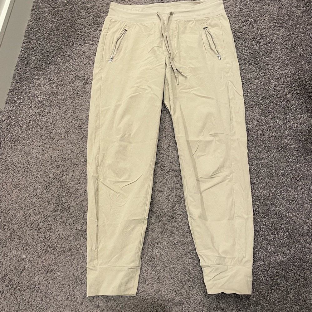 Athleta Trekkie North Jogger size 8